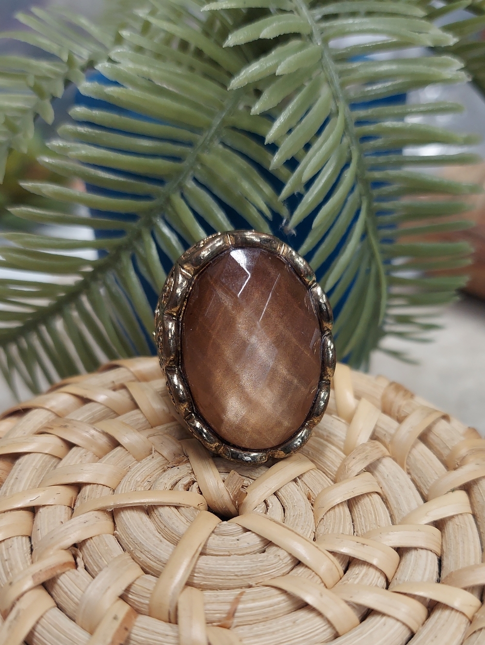R304 Vintage 80s Chunky Gold-Tone Brown Faceted Cocktail Ring - Women Jewelry